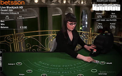 Blackjack gehört in jedes Live Casino und kann bei Betsson an zeitweise mehr als 60 Tischen gespielt werden.