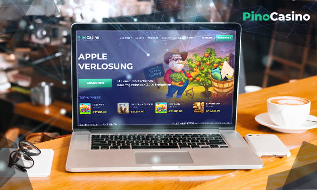 Die PinoCasino Webseite auf einem Laptop.