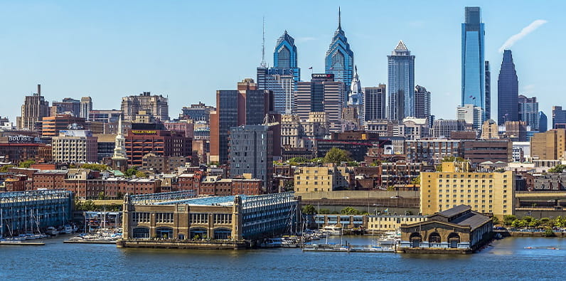 Spielen mit Stil mit einem Panoramablick auf den Delaware River