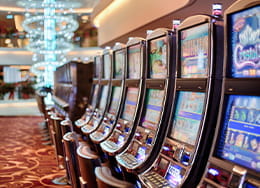 Vielfalt der Maschinen und Tischspiele im Top USA Casino
