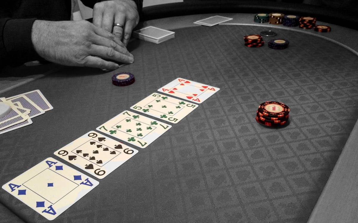 Einen Royal Flush im Pokerspiel