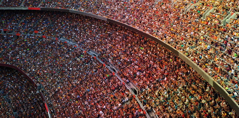 Das Nou Camp-Stadion ist überfüllt mit Zuschauern