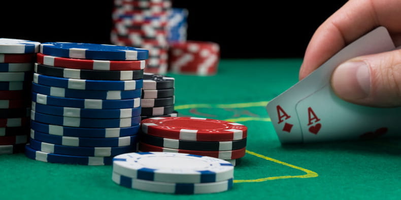 Tepi rumah teoretis dalam blackjack